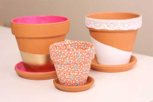 chậu đất nung trắng và đỏ